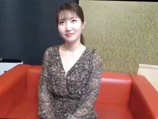 丰满身材大白巨乳妹子道具自慰 沙发上跳蛋塞逼逼拉扯高潮出水呻吟娇喘诱人